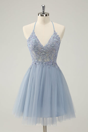 Vestido de cóctel de corte A en azul polvoriento brillante con apliques